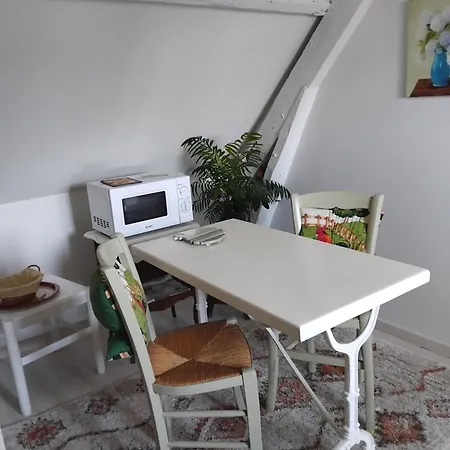 Le Jardin Des Poules Bed & Breakfast